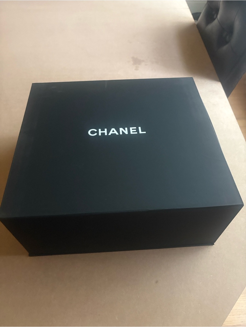 CHANEL 25 Drawstring Shoulder Bag in Denim with Gold Hardware - Picture 3 of 5